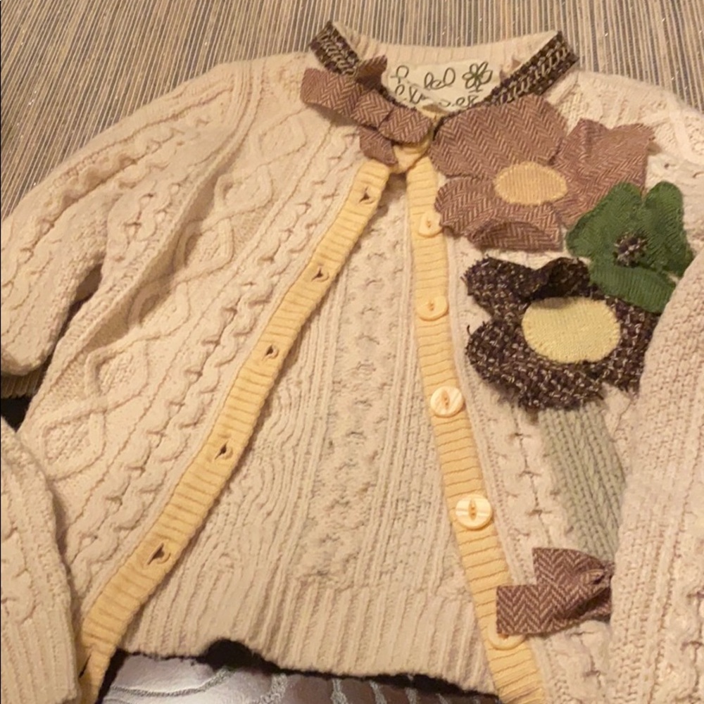 Gorgeous cable knit sweater size small